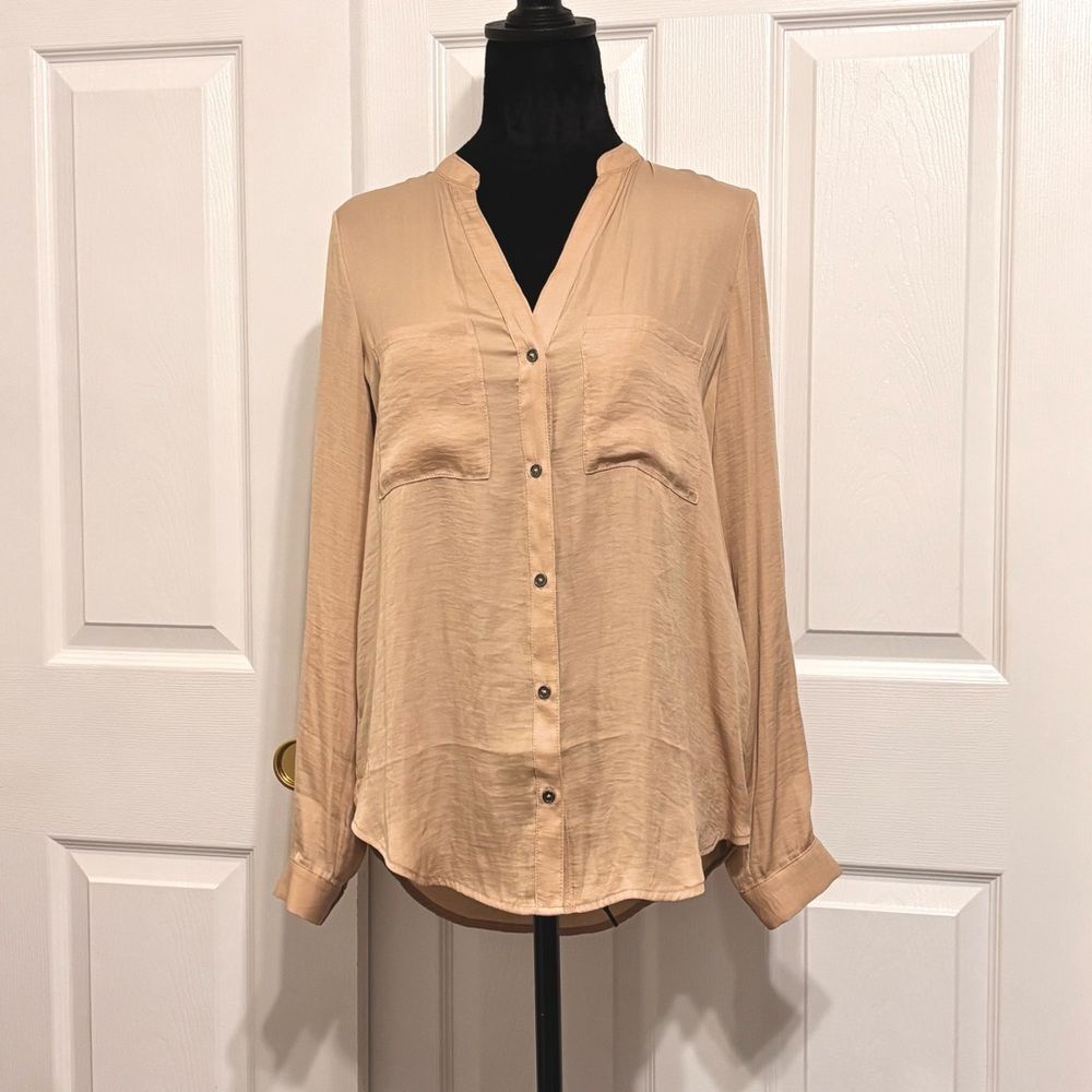 Forever 21 Women's Career Office Tan Button Down Blouse Pockets Size Small